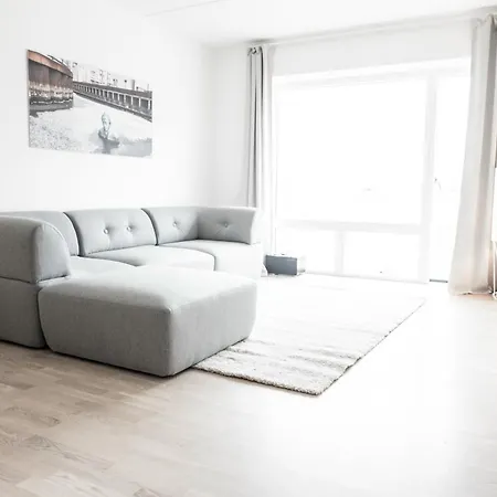 Modern Spacious 2-bed By The Harbour *